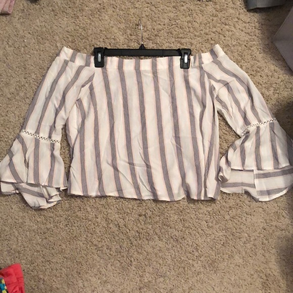 G F collection - off shoulder top nwot - Picture 2 of 3